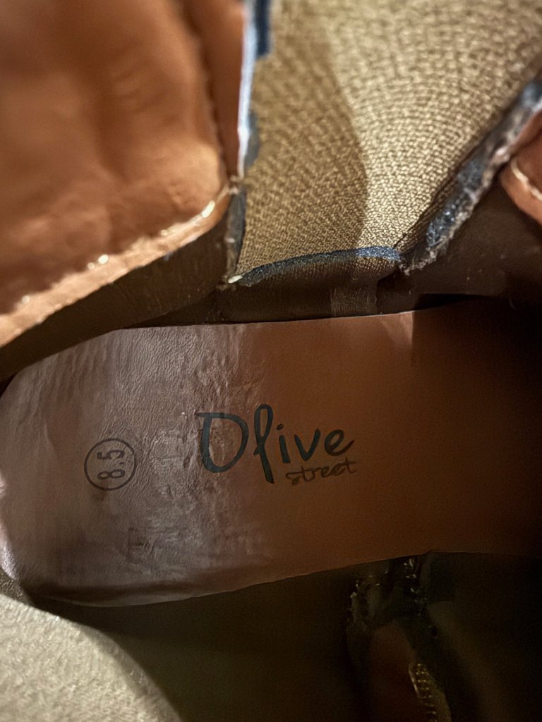 Olive Street Cognac Brown Ankle Booties Size 8.5 Side Zip Studded Chelsea Boots — image 6 of 8